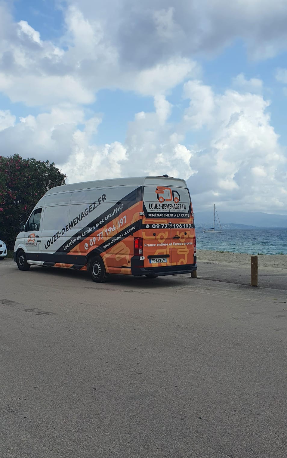 Fourgon 20 m³ Louez-Demenagez avec chauffeur sur le port d'Ajaccio